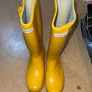Kids hunter rain boots perfect condition fits woman size 6